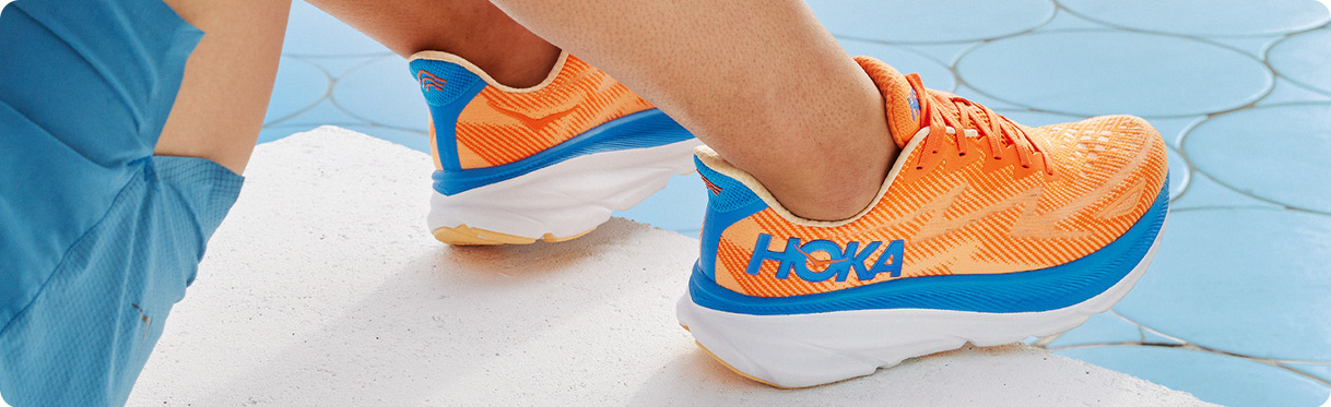 Nouvelle paire de chaussure Hoka orange